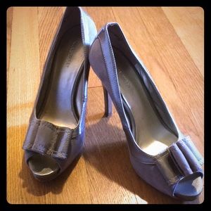 Nine West Grey/Silver peek toe pumps